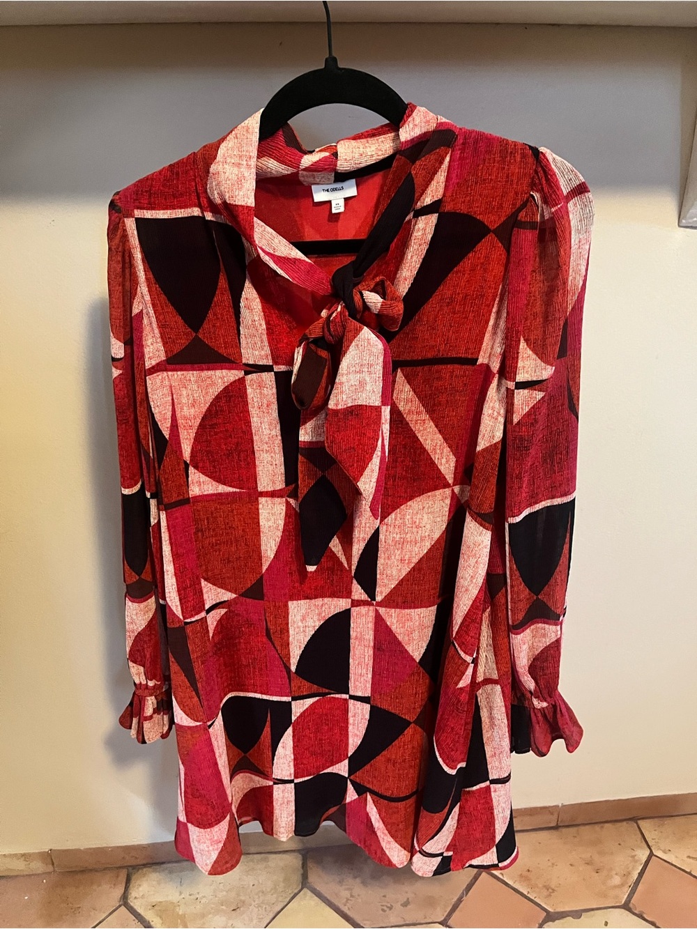 The Odell’s, “Kelltie” Womens Red Geometric Tie-Neck Mini Dress - Picture 2 of 3